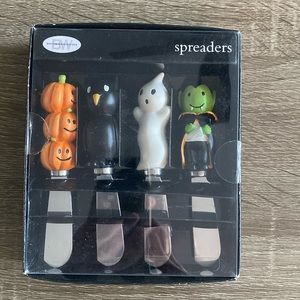 Happy Hauntings 4 Cheese Spreader Set for Halloween